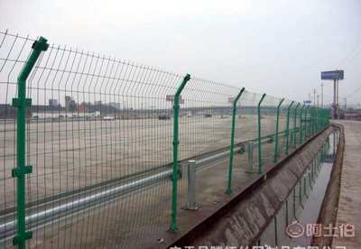 【養(yǎng)殖護欄網廠家小編給大家介紹下道路護欄網的工藝流程】 - 產品庫