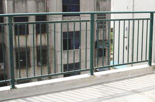 家中的鋅鋼陽臺護欄該如何更好維護