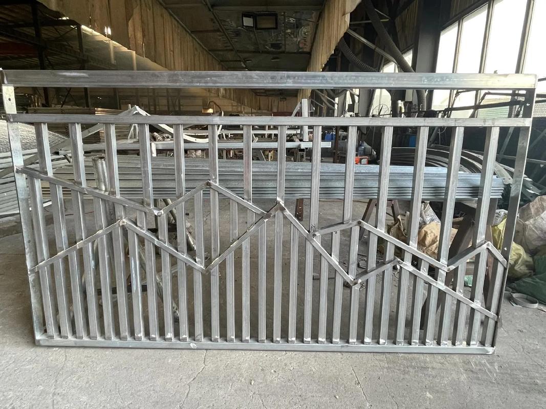 心有猛虎 細嗅薔薇#圍墻護欄 #護欄廠家 #隔離柵 #交通設